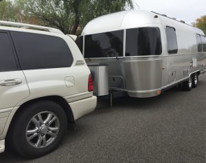 Read more about the article Can you park an RV on the street? [Short Term RV parking advice]