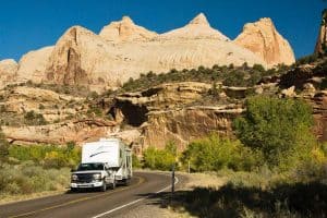 Read more about the article Can You Tow a 5th Wheel with a Short-Bed Truck?