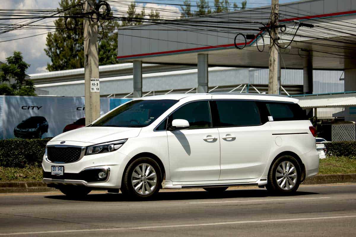 How Many Suitcases Fit in a Kia Sedona?