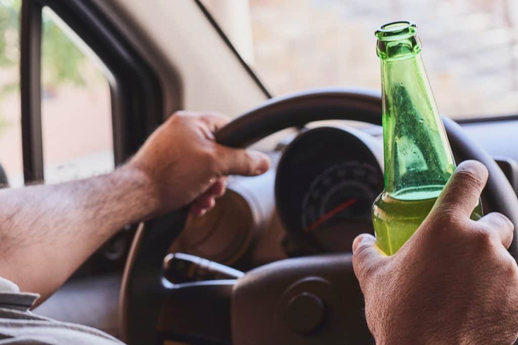 Men drinking beer with alcohol while driving