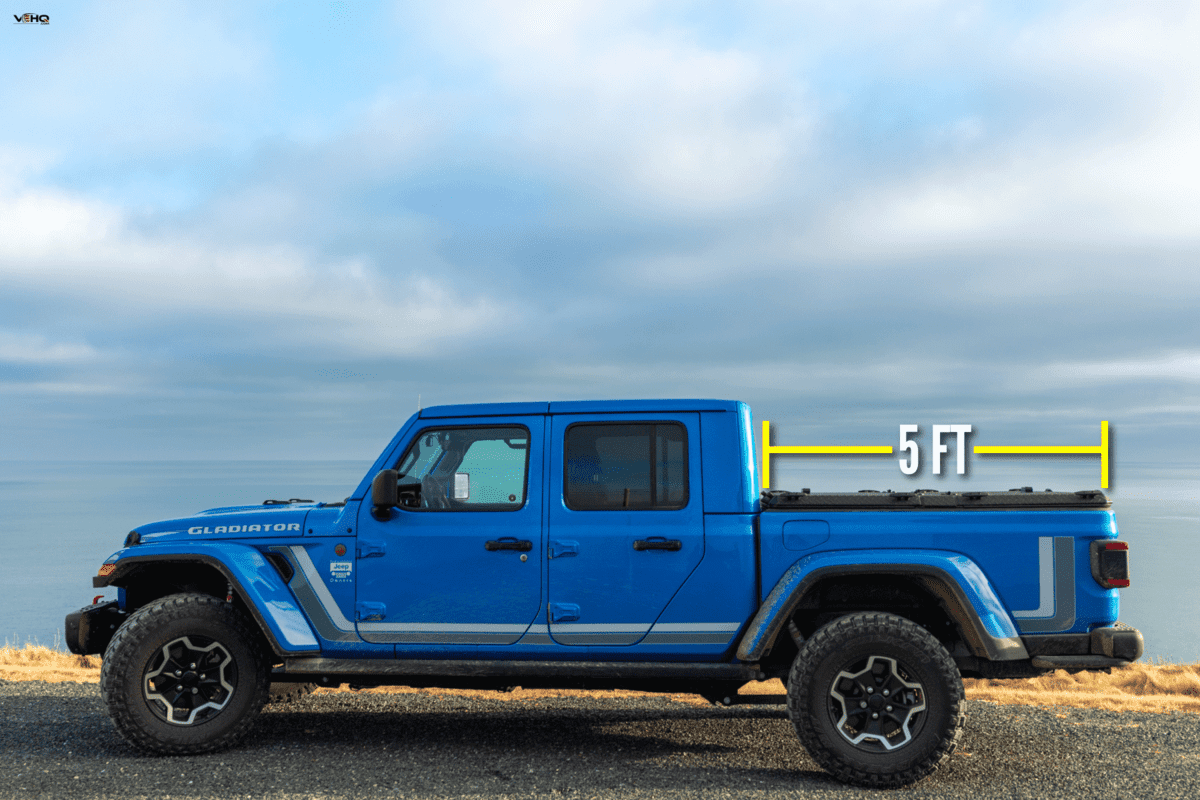 Jeep Gladiator car pick up vehicle on the sea side, 16-4-Door-(Crew-Cab)-Trucks-with-Long-Beds