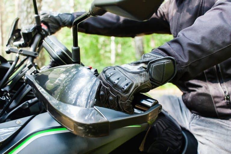 A man driving his motorcycle and wearing his gloves, Do Winter Motorcycle Gloves Have Touchscreen Fingers?