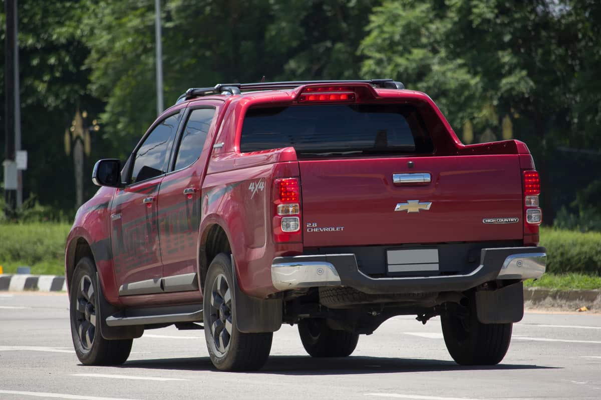 A Chevrolet Colorado high country moving down the road, How Many Miles Will A Chevy Colorado Last?