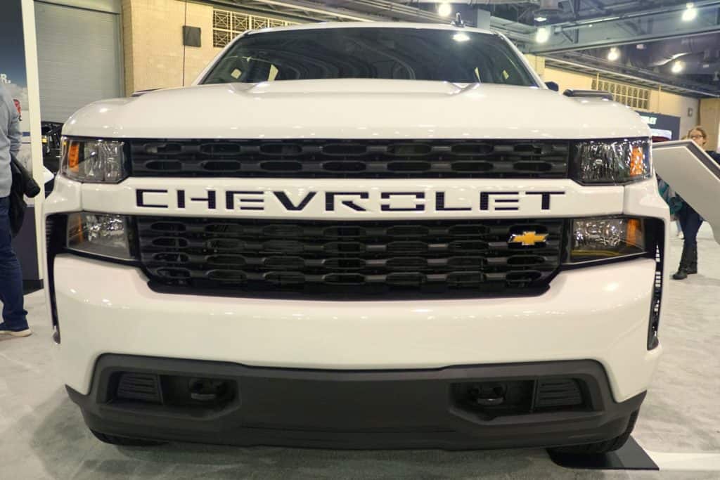 The front view of the brand new 2020 Chevy Silverado 1500 4WD truck in white color