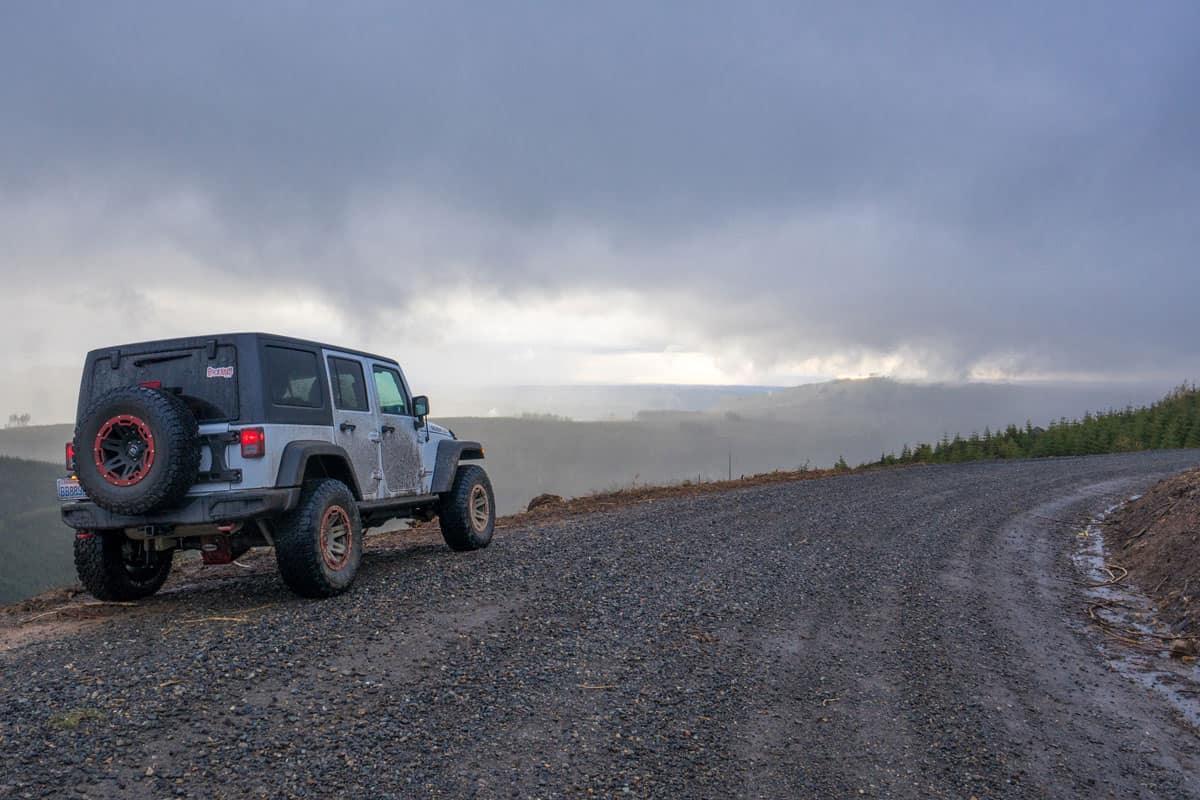 jeep wrangler mountain climb rocky road