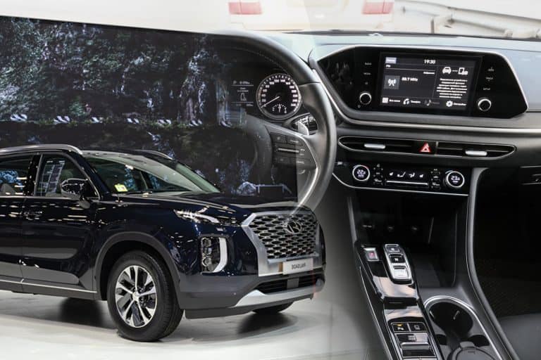 A collage of a hyundai palisade screen and a hyundai palisade on autoshow display, Hyundai Palisade Screen Not Working - What To Do?
