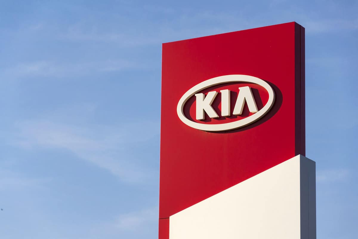 A huge Kia logo sign on a red tall post, Kia Telluride Mirrors: Are They Heated And Are They Power Folding?