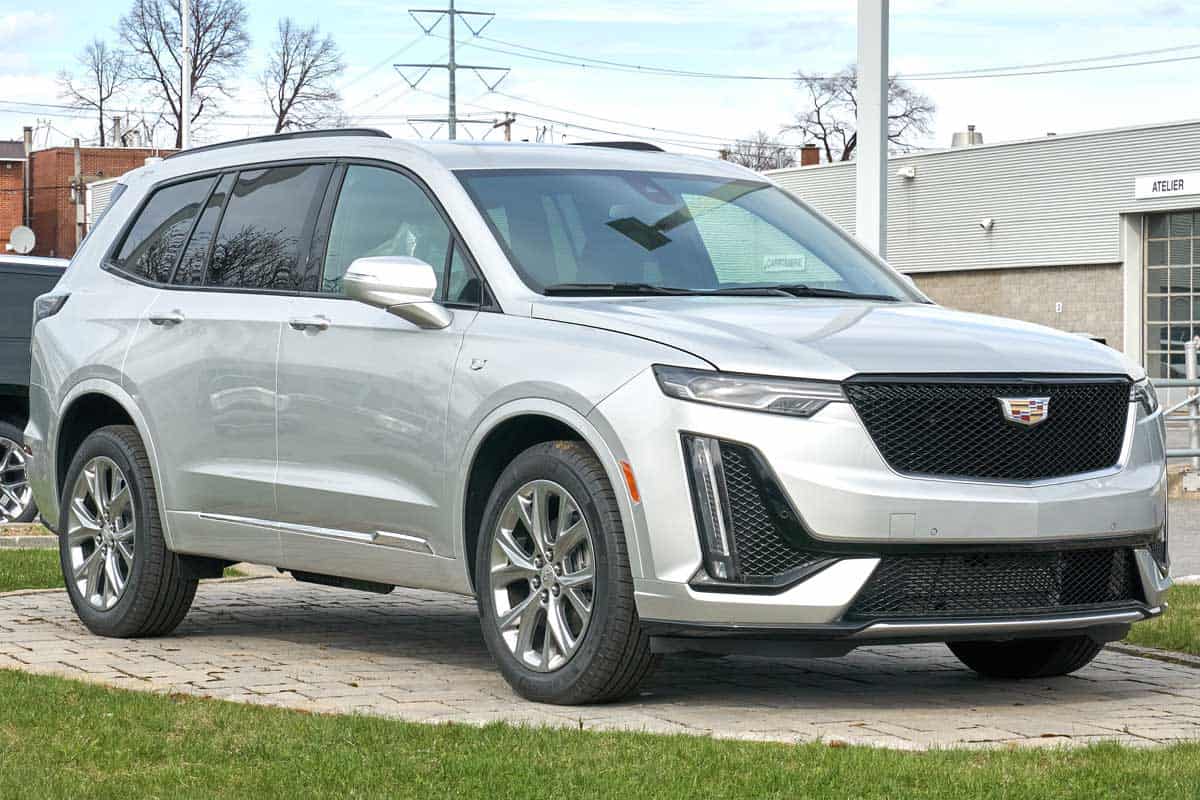 A new 2020 model of Cadillac XT6 400 car in dealership, What SUVs Have Park Assist?