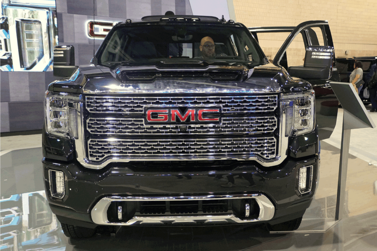 The front view of the black color of 2020 GMC Sierra 3500 Denali 4WD