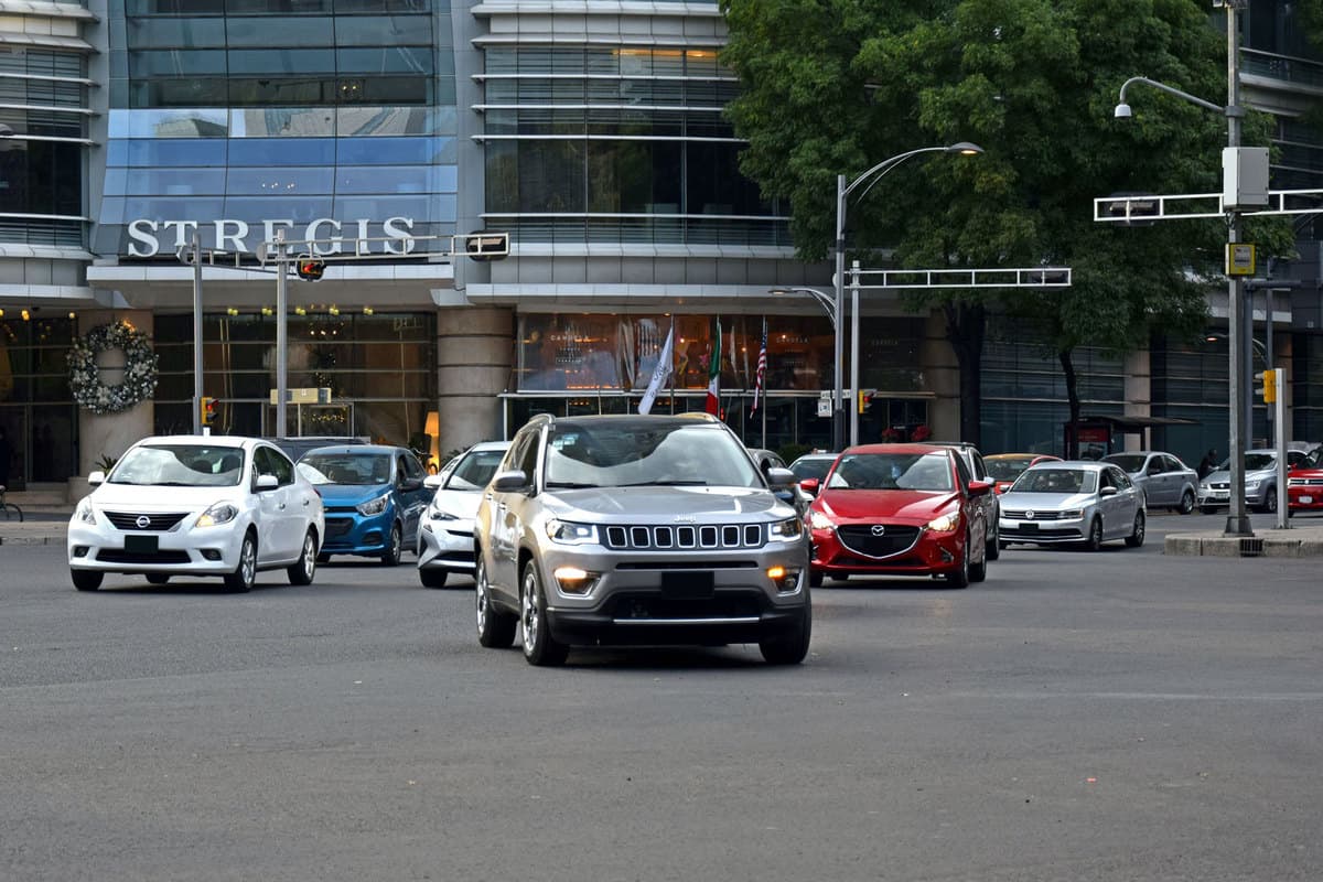 A Jeep Compass moving on the city streets, Can You Flat Tow A Jeep Compass?