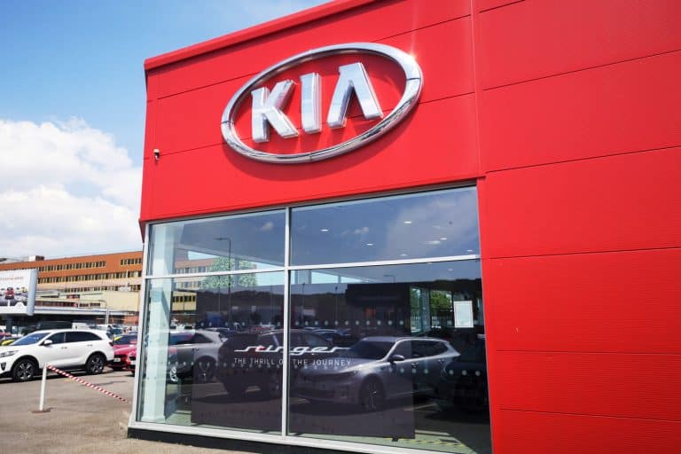 A Kia dealership with lots of cars parked outside, Kia Telluride Not Starting - What To Do?