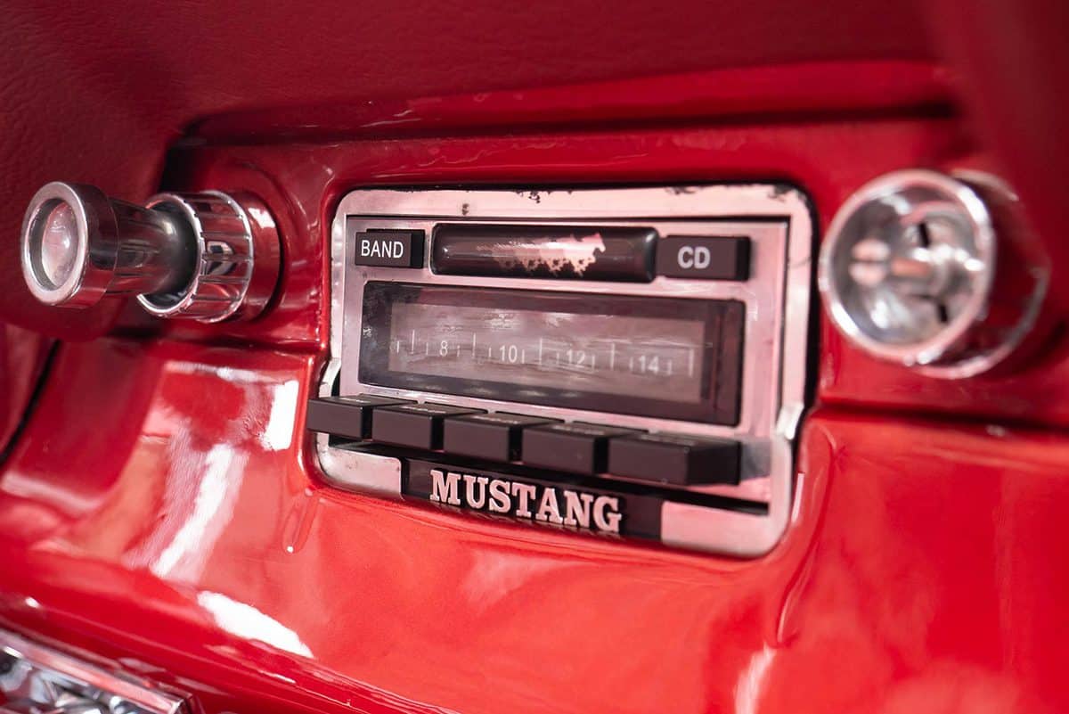  Ford Mustang radio