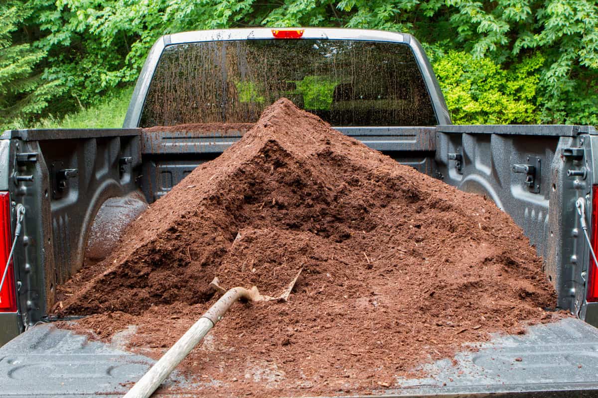 Unload mulch from a pickup truck