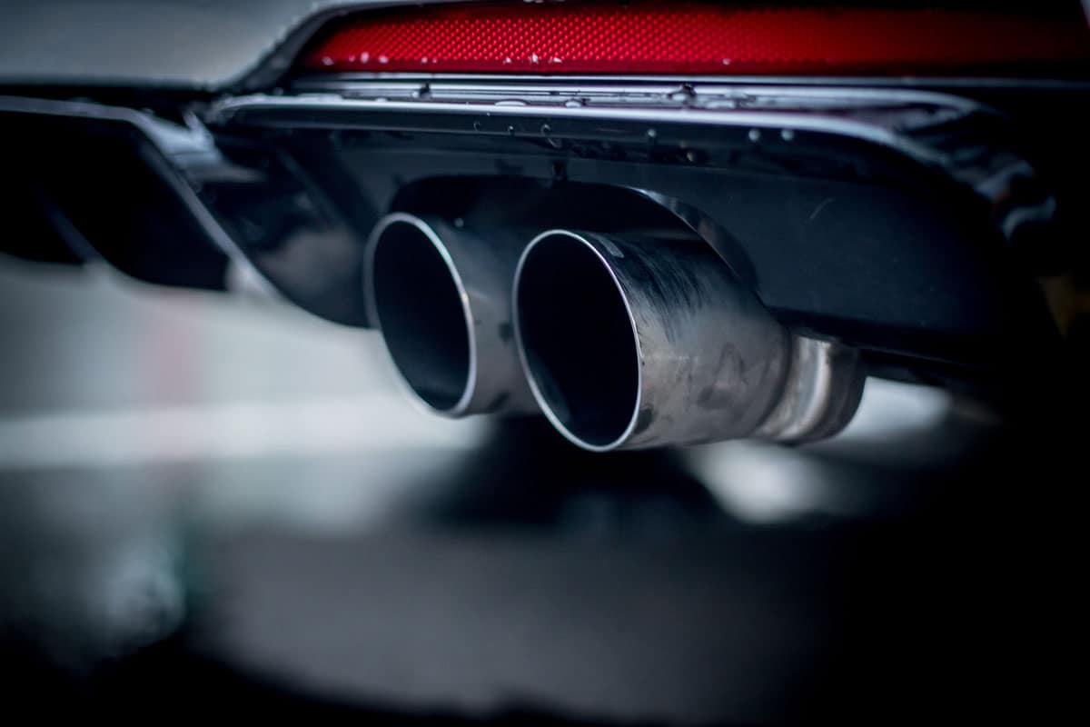 close exhaust pipe car environmental pollution