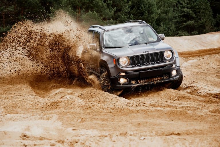A jeep renegade moving on the sandy terrain, Jeep Renegade Not Accelerating - What Could Be Wrong?