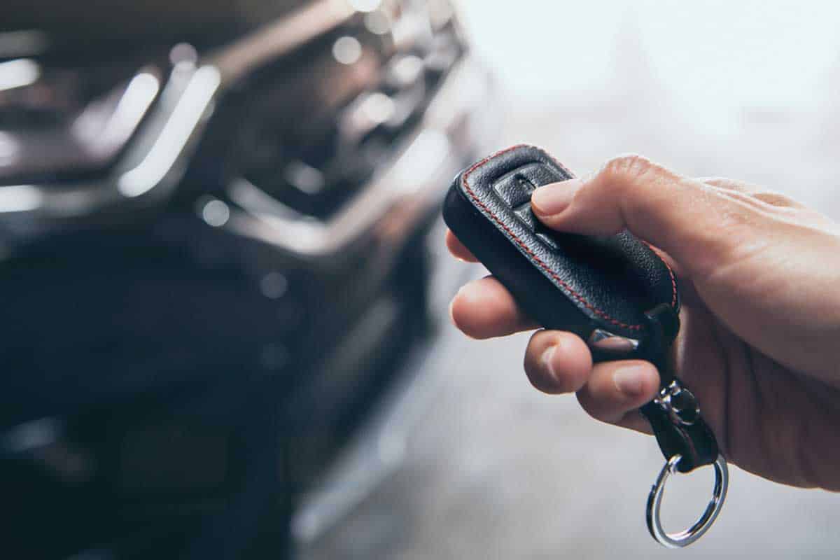 Hand presses unlock on the car remote control, 10 Types Of Car Keys And Key Cuts