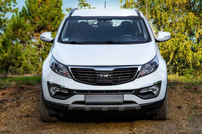 Kia Sportage 2.0 CRDI parked in a dried coast lake, A Look At The Best Oil Options For A Kia Sportage