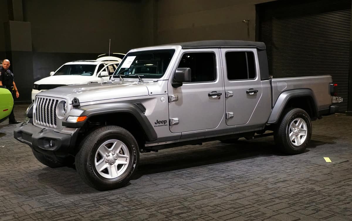 The silver color of 2020 Jeep Gladiator 4X4 truck