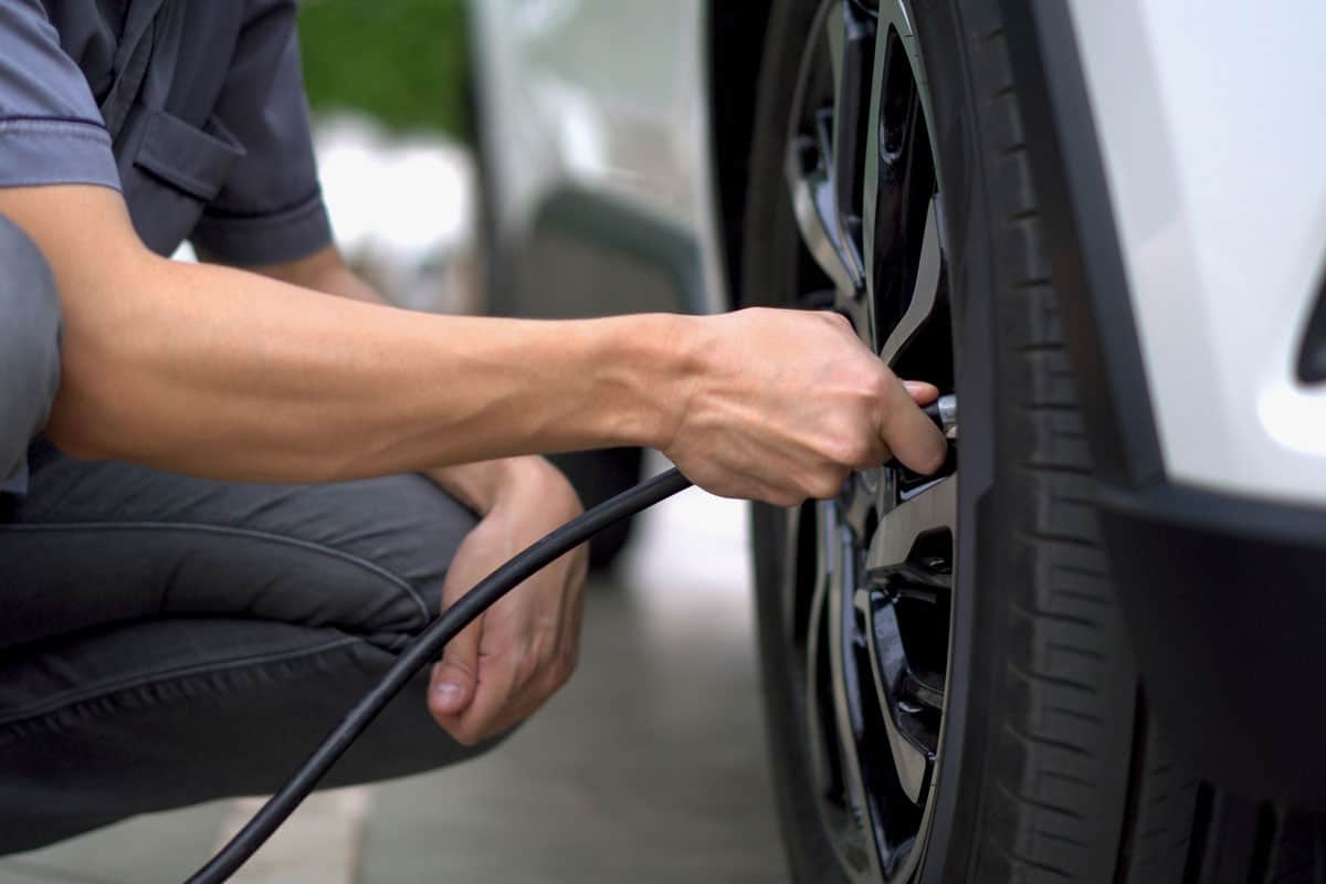 man-filling-air-tires-his-car nitrogen air inside the tire