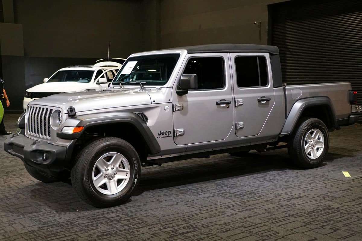 The silver color of 2020 Jeep Gladiator 4X4 truck, What Pickup Trucks Can Be Flat Towed?