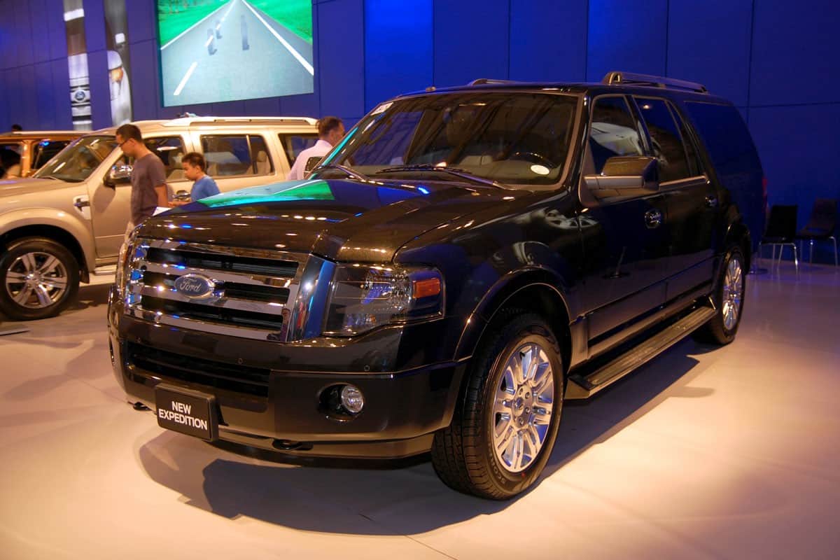 Ford expedition brand new model glossy black 2014