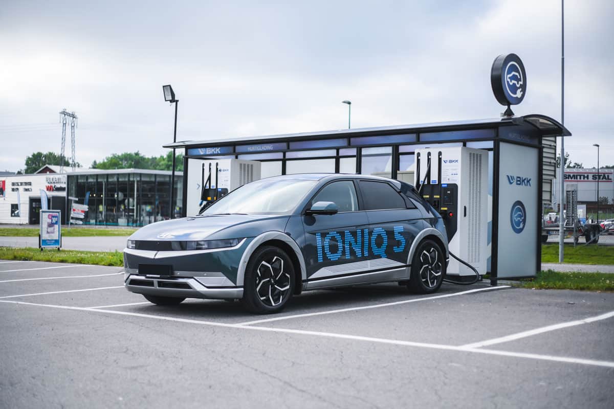 hyundai ionic all new electric car on the car charging place, How-Long-Will-A-Hyundai-Ioniq-Last