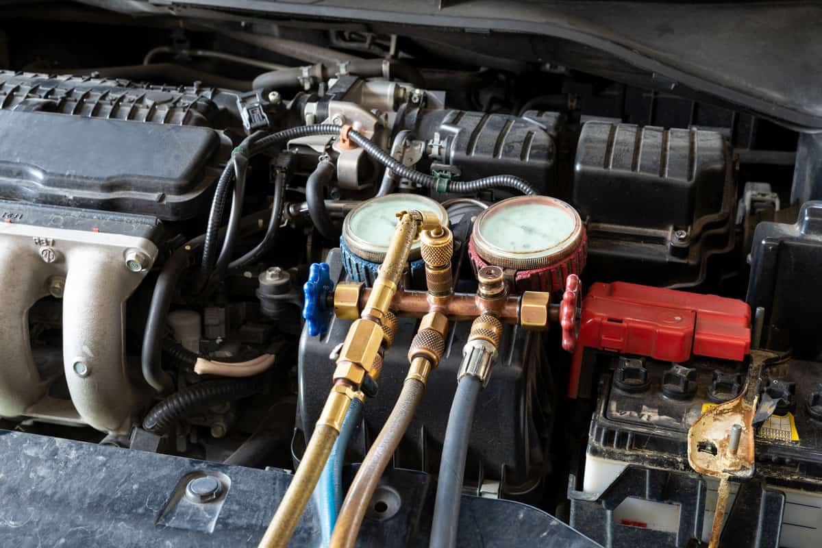 Car air conditioner check service, leak detection, fill refrigerant, Manometer being used to gauge