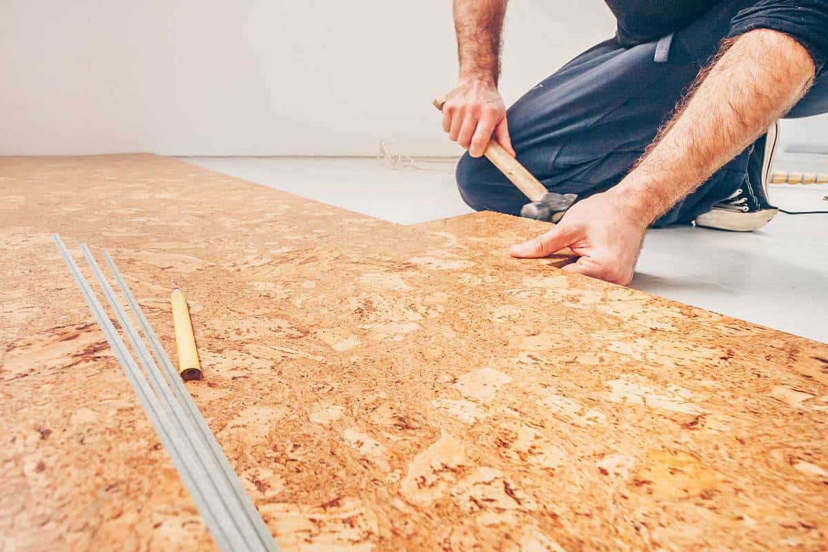Installation of a cork floor by a floating method