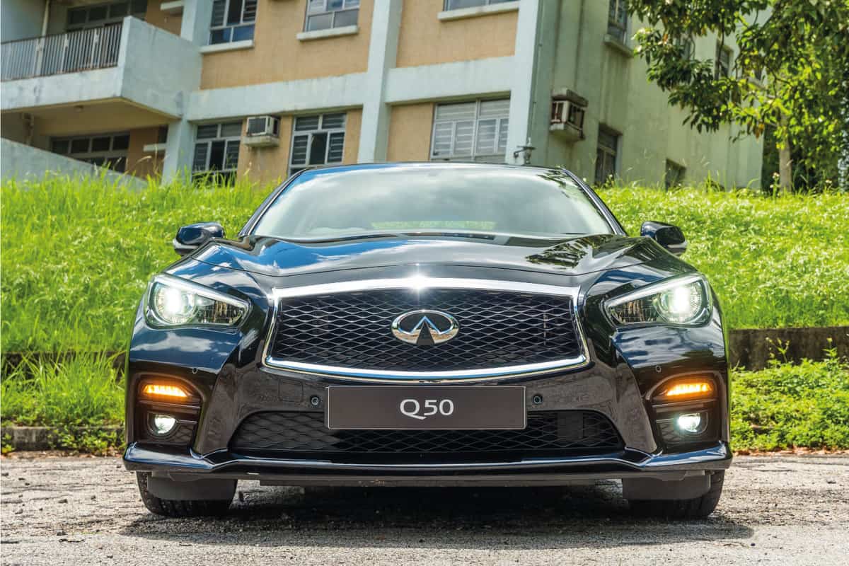 Front view of a Infinit Q50 ready for test drive