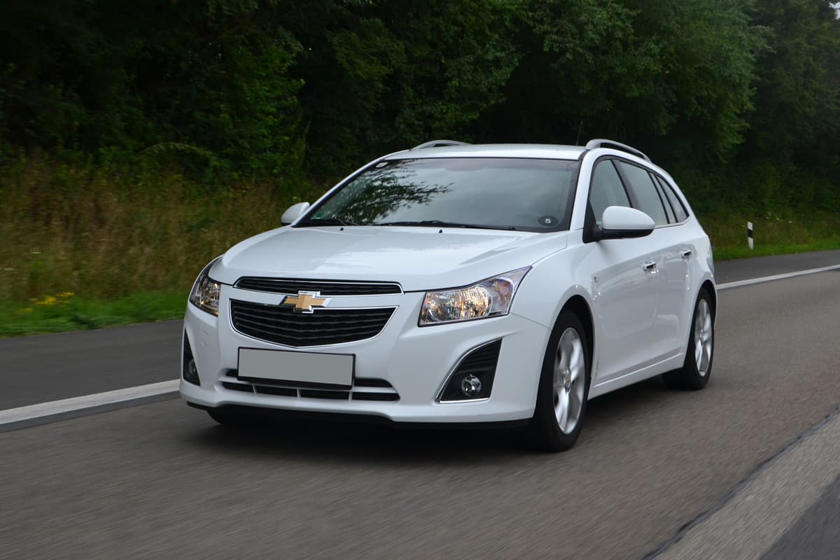  First test drive of a new Chevrolet Cruze SW (combi version) on highway