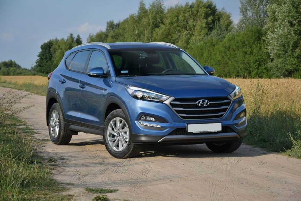  Hyundai Tucson stopped on the road during the test drive
