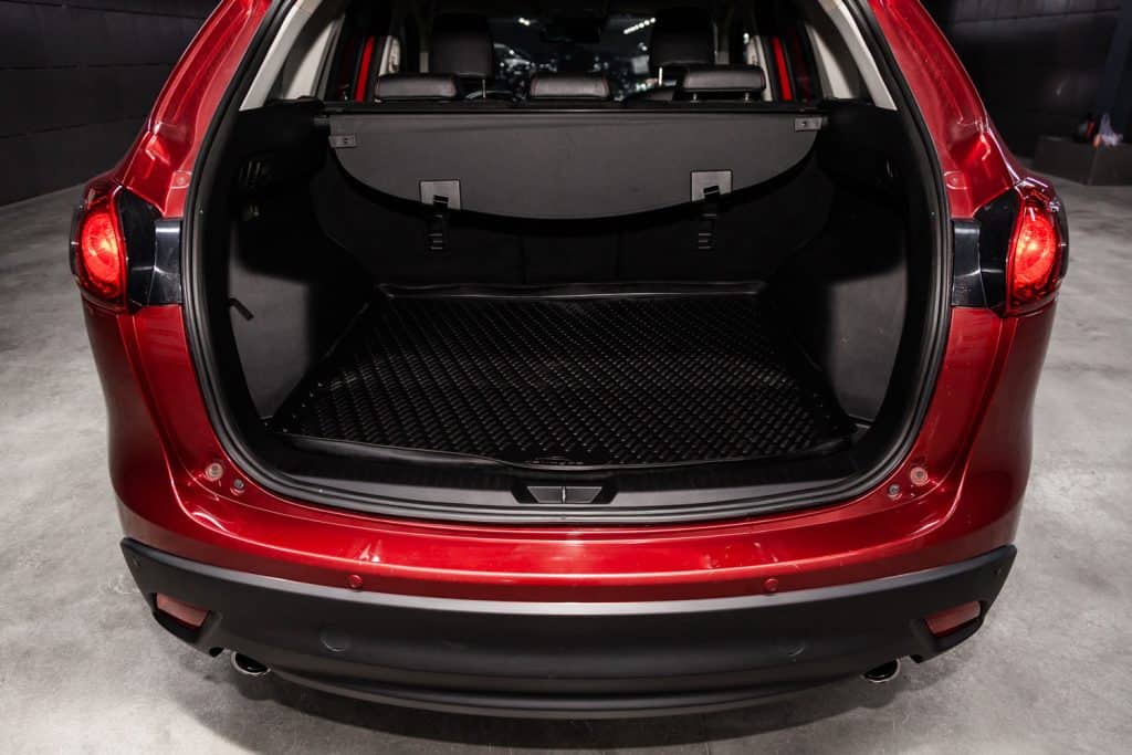  Mazda CX-5,close-up of the luggage boot, rear view.