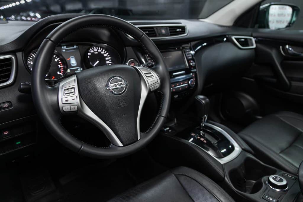  Nissan Qashqai, steering wheel, shift lever, multimedia systeme, driver seats and dashboard