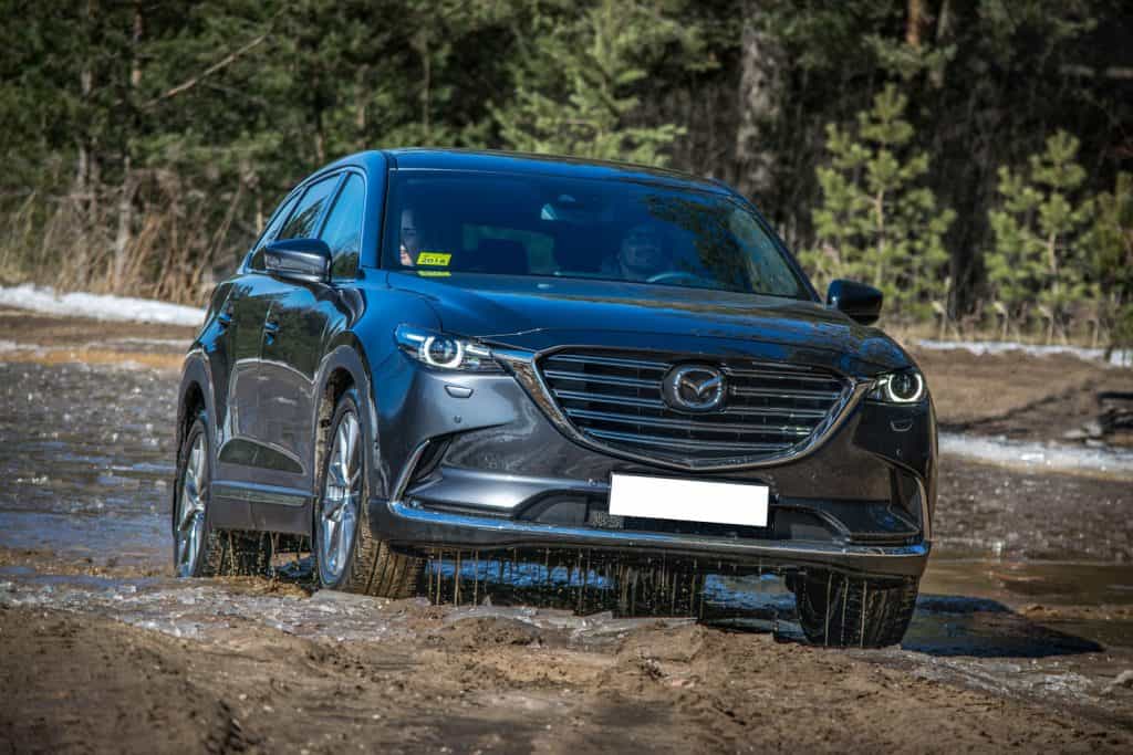 Second generation of Mazda CX-9 drives off road in dirt