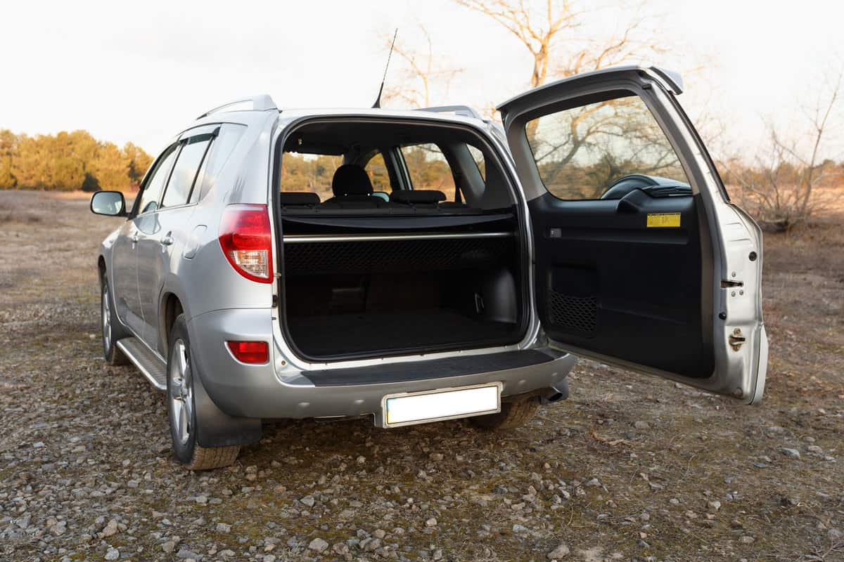 2006 model of toyota rav 4 and its big vacant trunk