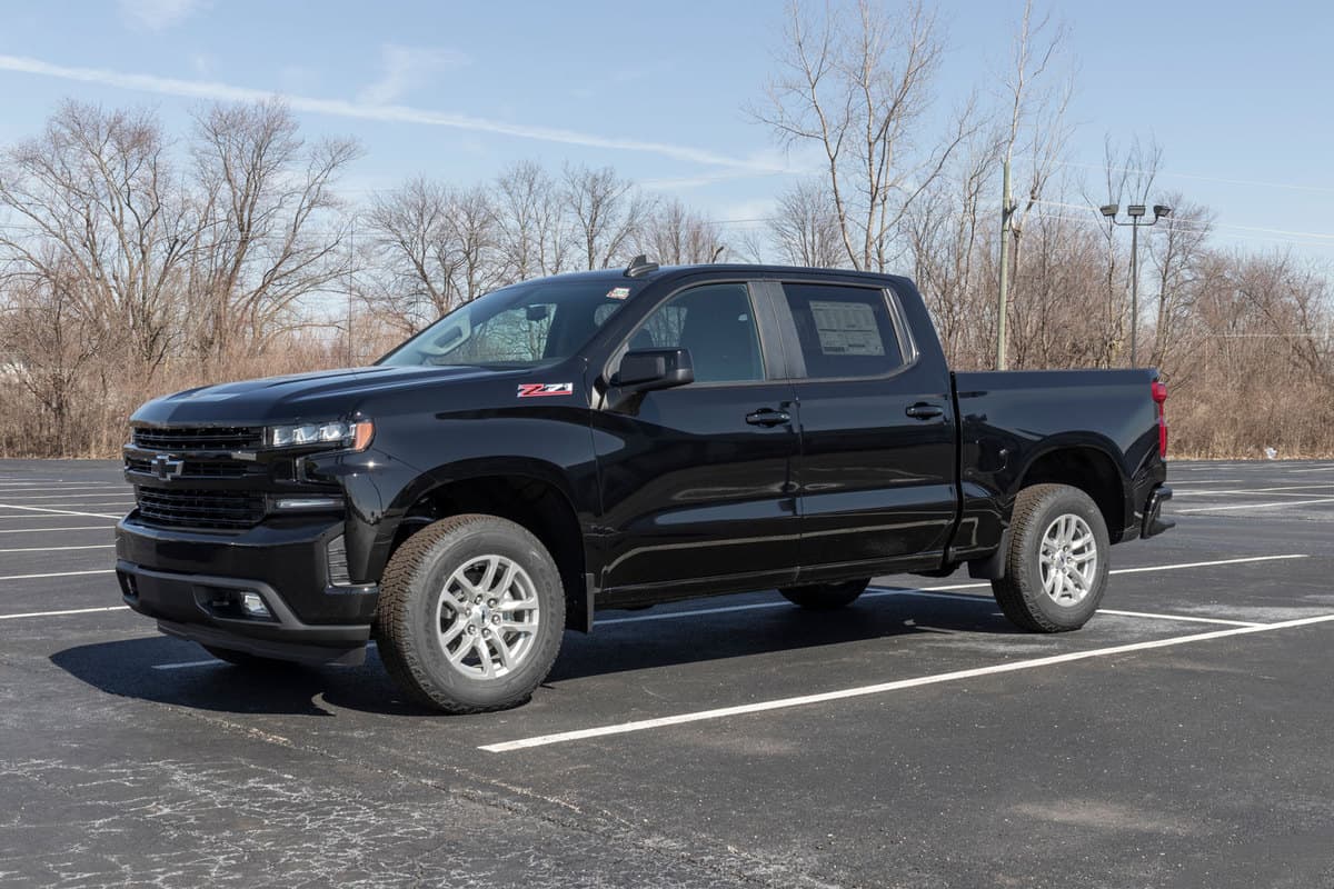 A black Chevrolet Silverado 1500 at a parking lot, Chevrolet Silverado LT Vs RST - Which Is Right For You?