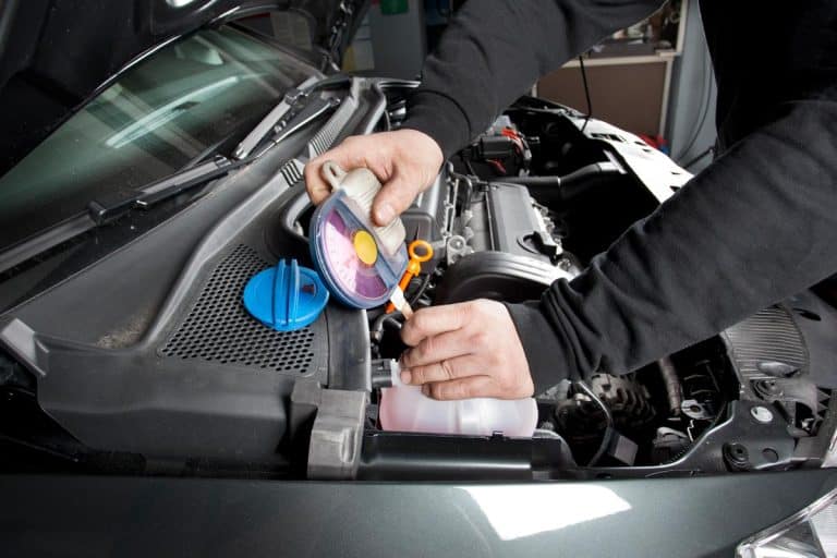 Checking a cooler antifreeze level of the car, How To Check Coolant Level Jeep Cherokee
