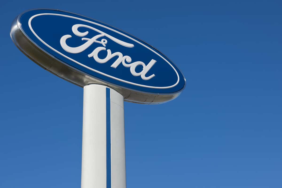 Ford sign at Ford dealership in knoxville