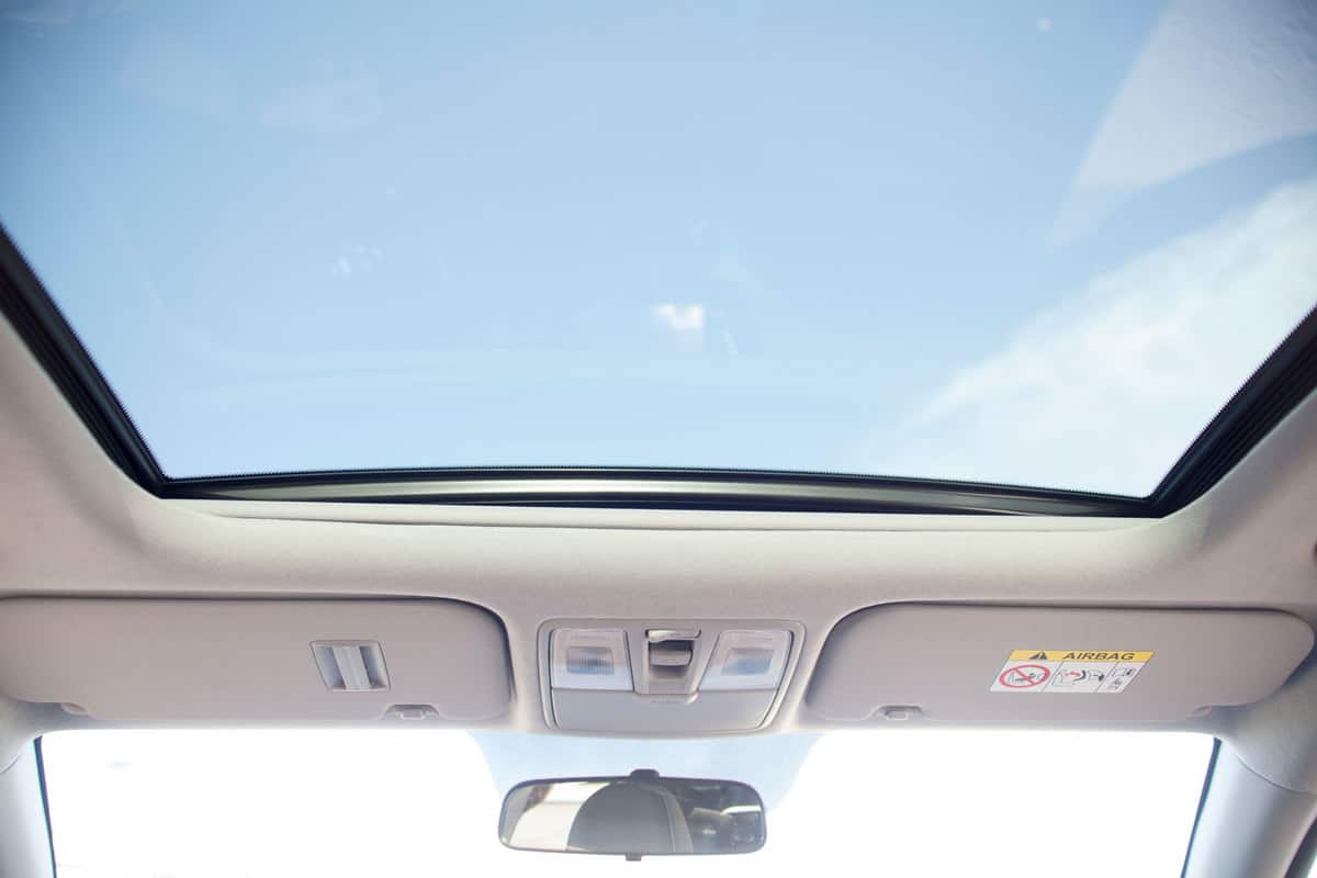 Sleek exterior with a dynamic sporty appeal of sunroof