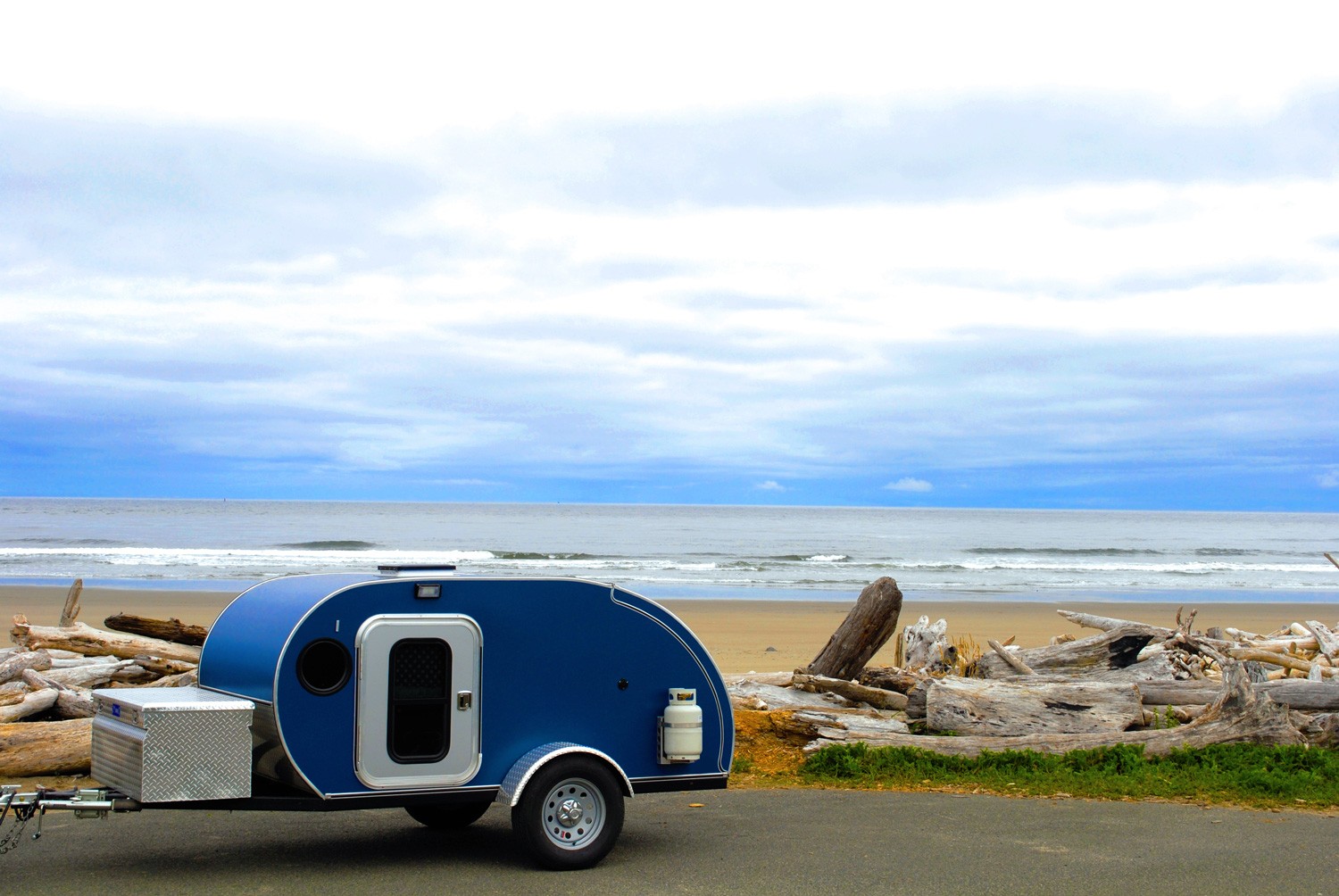 Teardrop trailer along Oregon Coast 