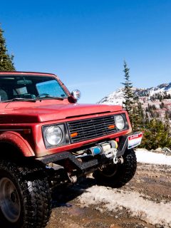 A red 4x4 on Black Lake road in the Seven Devils Mountains, How To Put A Jeep Liberty In 4-Wheel Drive
