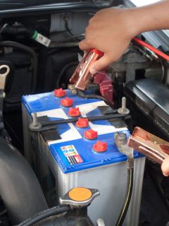 Charging battery car with electricity trough jumper cables, How To Reconnect A Car Battery [In 7 Easy Steps]