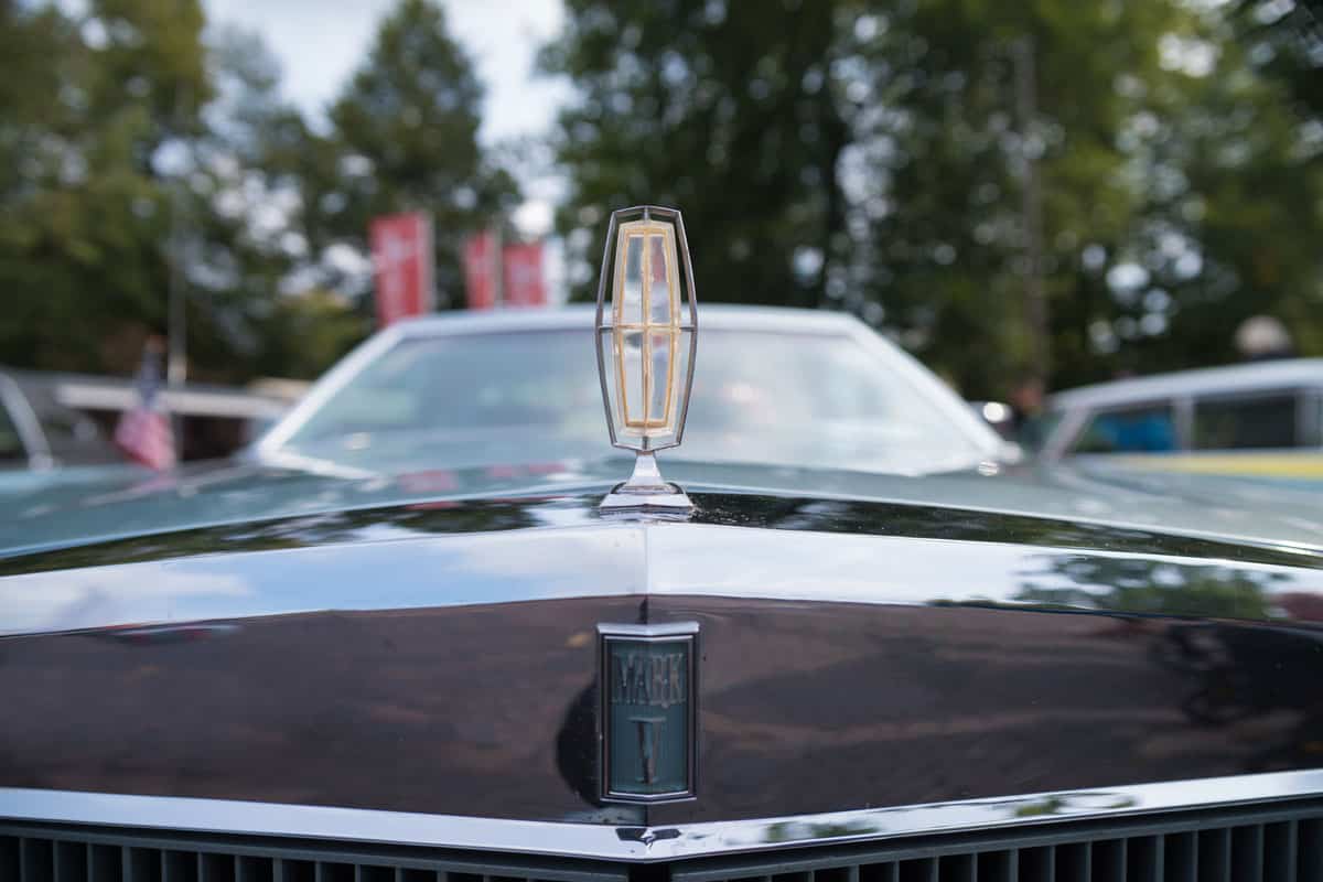 Emblem of a Lincoln Continental Mark V at an oldtimer exhibition