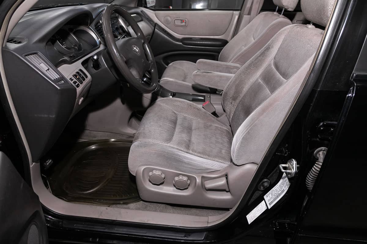Front leather seat of toyota highlander