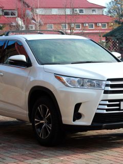 Toyota Highlander 2018 winter photo, What Toyota Highlander Has Leather Seats? [By Trim And Year]