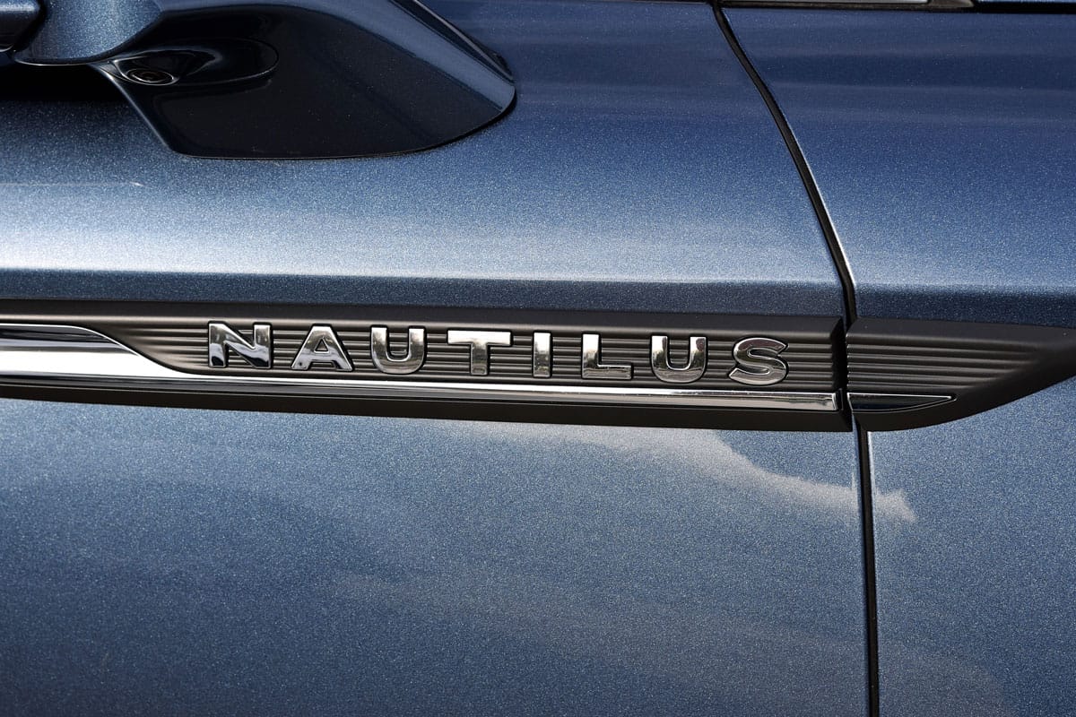 Arizona Nautilus nameplate on Lincoln SUV