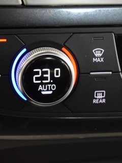 An audi Q7 3.0 TDI Quattro 2016 climate control hot heat cool cold switch, Does Max AC Work For Heat?