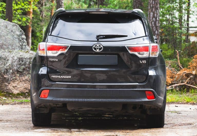 Black Toyota Highlander car, rear view, Why Won't My Toyota Highlander Trunk Close?