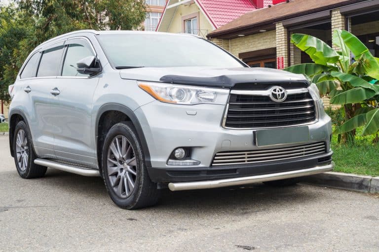 New Toyota Highlander (Kluger) parked on the street of Sochi City, Toyota Highlander Beeping While Driving—What To Do?