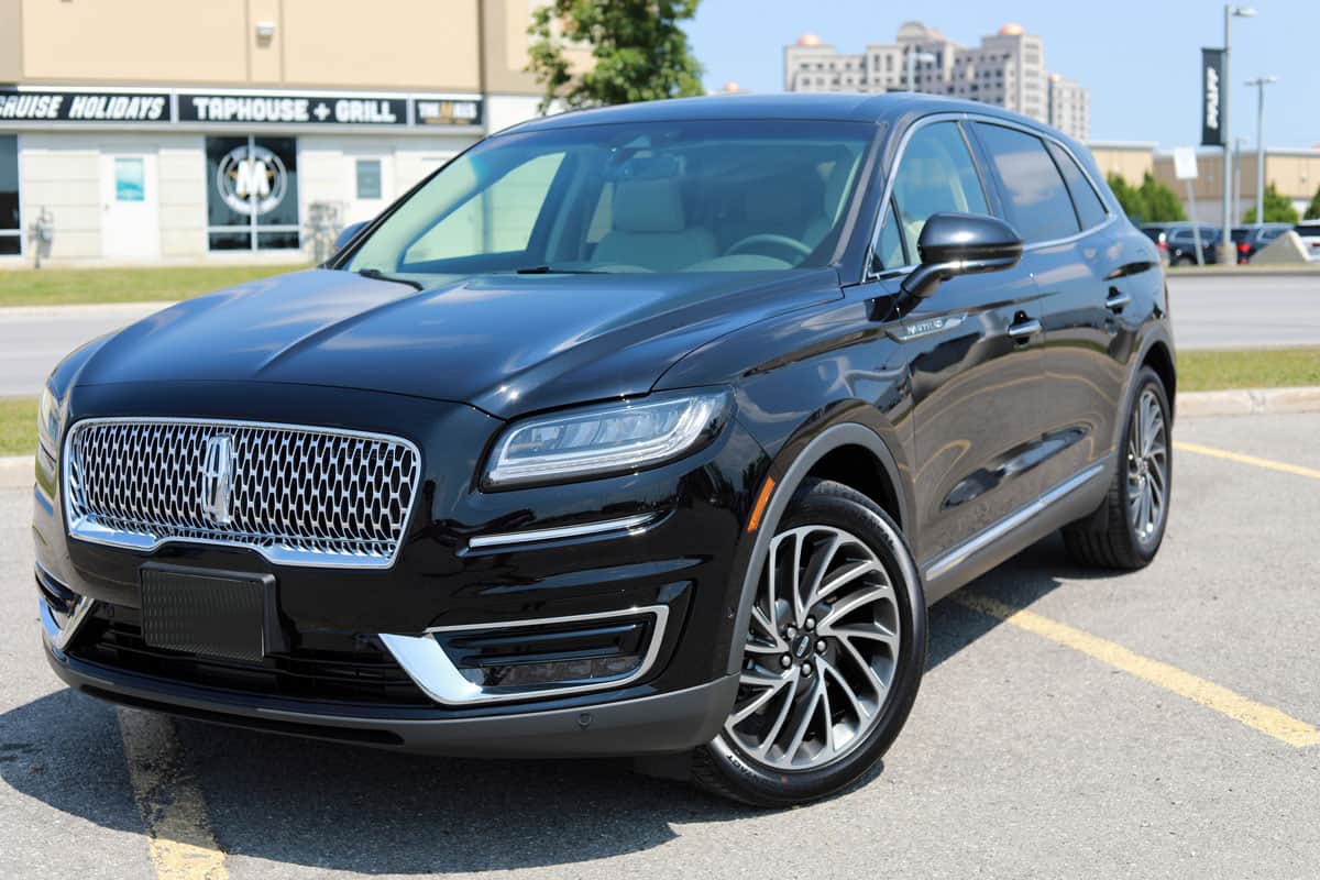 brand new shiny Lincoln Nautilus 2019 Reserve model with premium 20 inch wheels